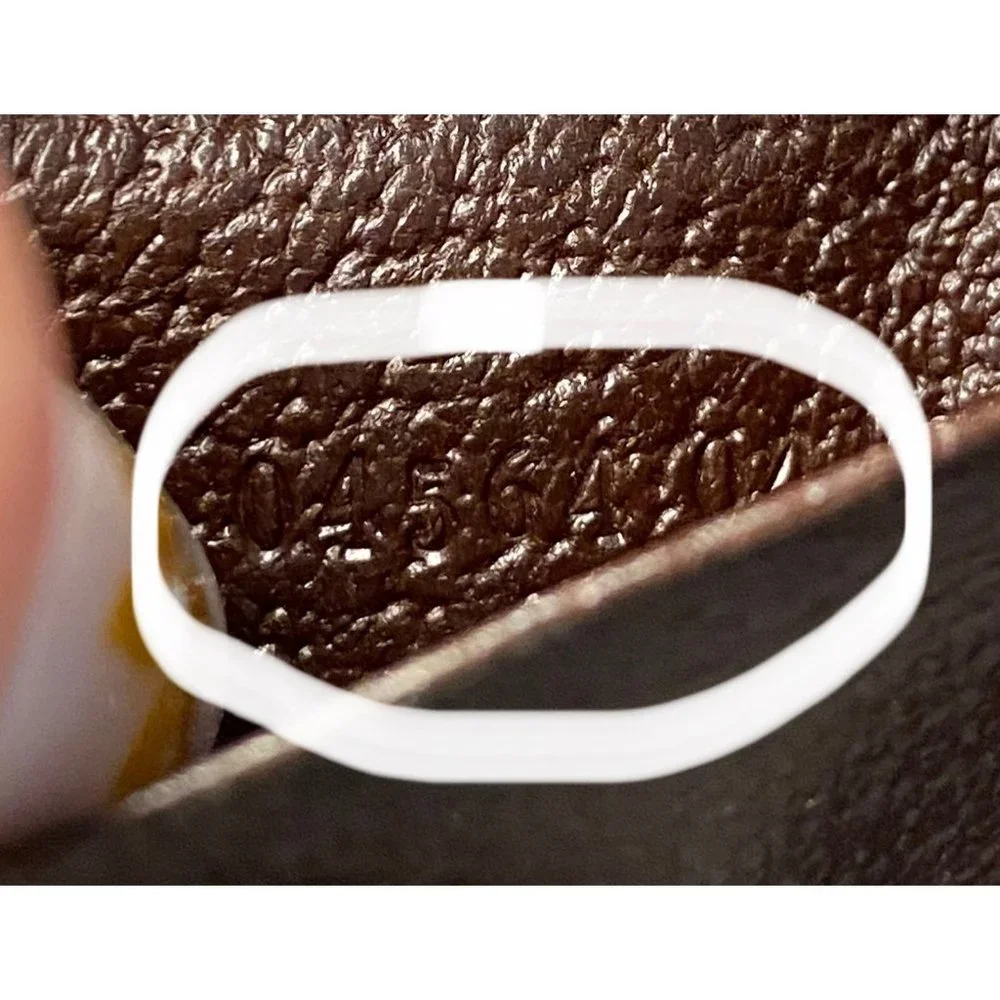 Gucci Classic Monogram Key Case Authentic - Picture 11 of 15